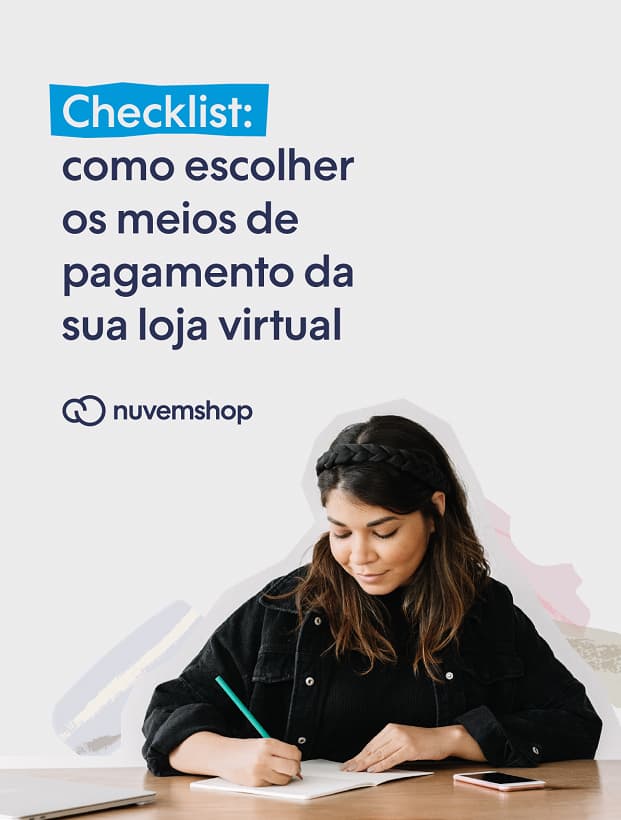 mulher escrevendo em caderno