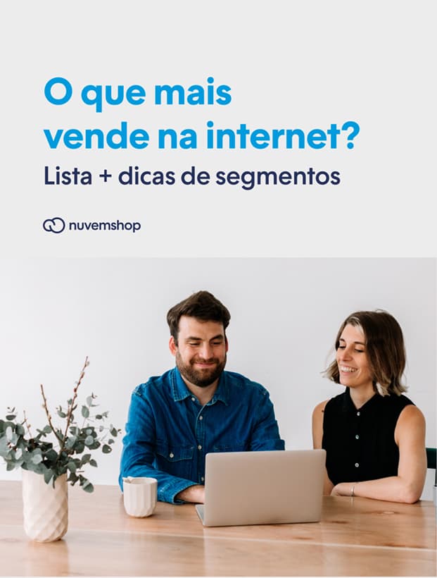homem e mulher pesquisando no computador o que mais vende na internet